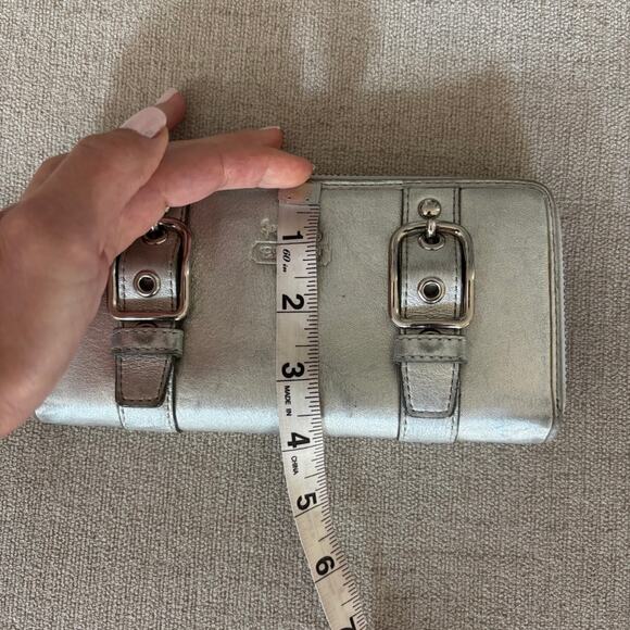 Vintage Coach Wallet Silver Soho Zoe Metallic Zip Around - Picture 7 of 7